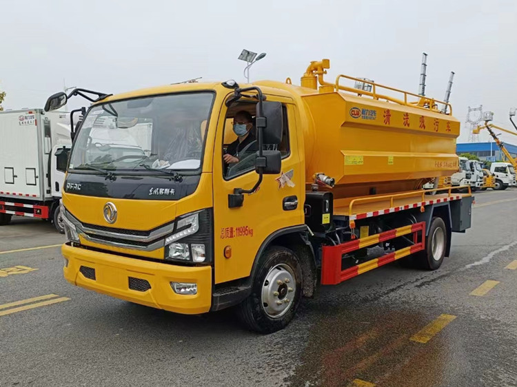 東風大多利卡10方清洗吸污車